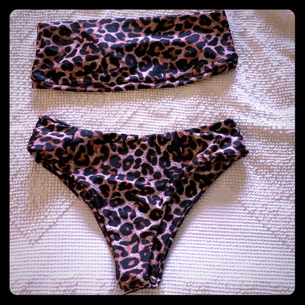 High cut bandeau Animal print bikini